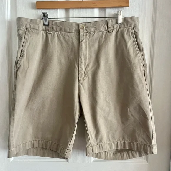Men’s Roundtree & Yorke casuals khaki shorts Size 38 GUC Uniform Work - Picture 3 of 10